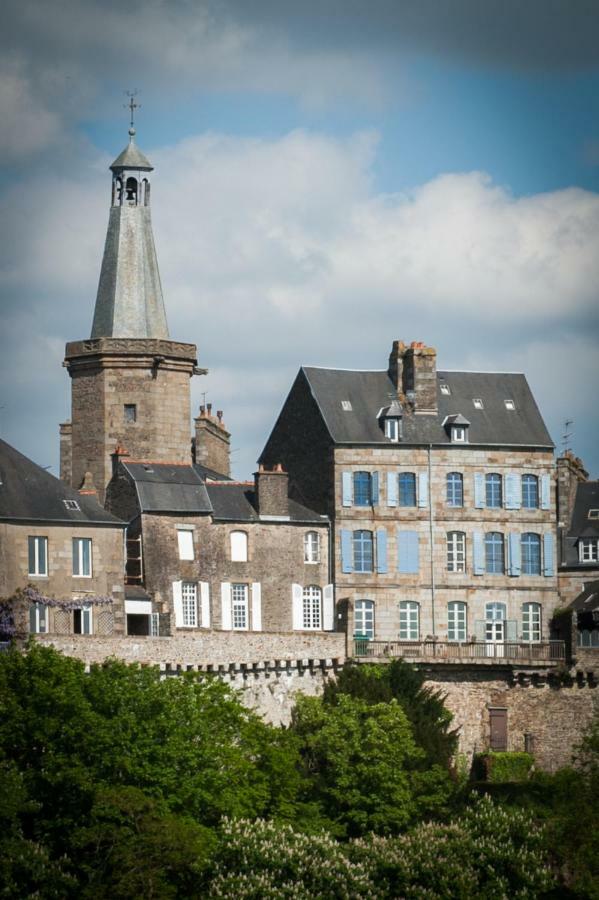 Hotel Particulier Le Mercier De Montigny -Une Nuit Sur Les Remparts- Fougeres Room photo