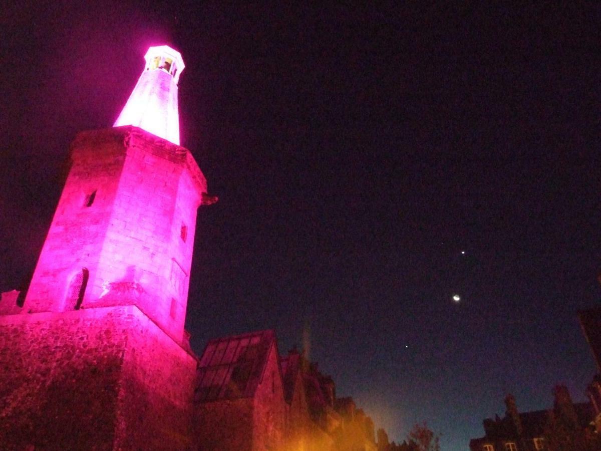 Hotel Particulier Le Mercier De Montigny -Une Nuit Sur Les Remparts- Fougeres Exterior photo