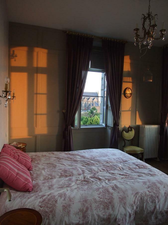 Hotel Particulier Le Mercier De Montigny -Une Nuit Sur Les Remparts- Fougeres Exterior photo